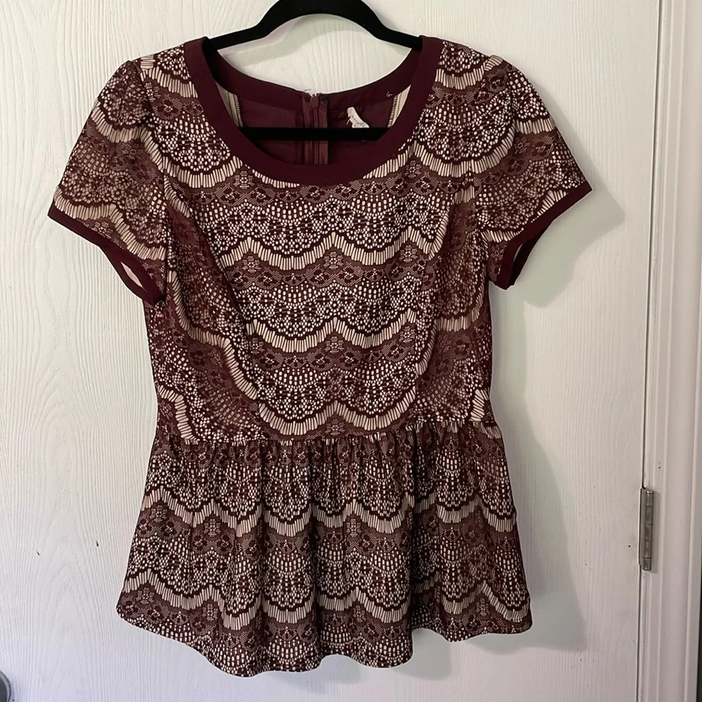 💰Under Skies maroon and cream lace blouse size large